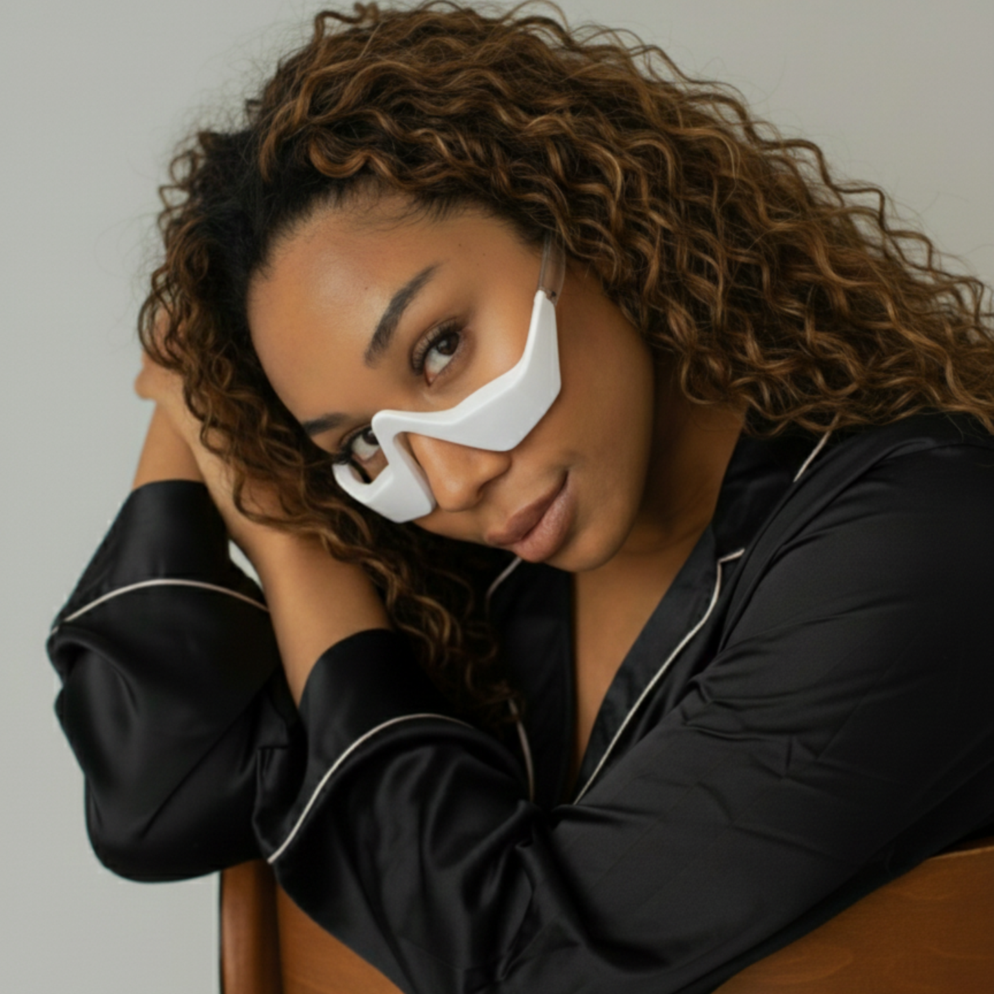 Avenelle Luxe Revitéa™ EMS Eye Massager – Red Light & Gentle Microcurrent Skincare Device